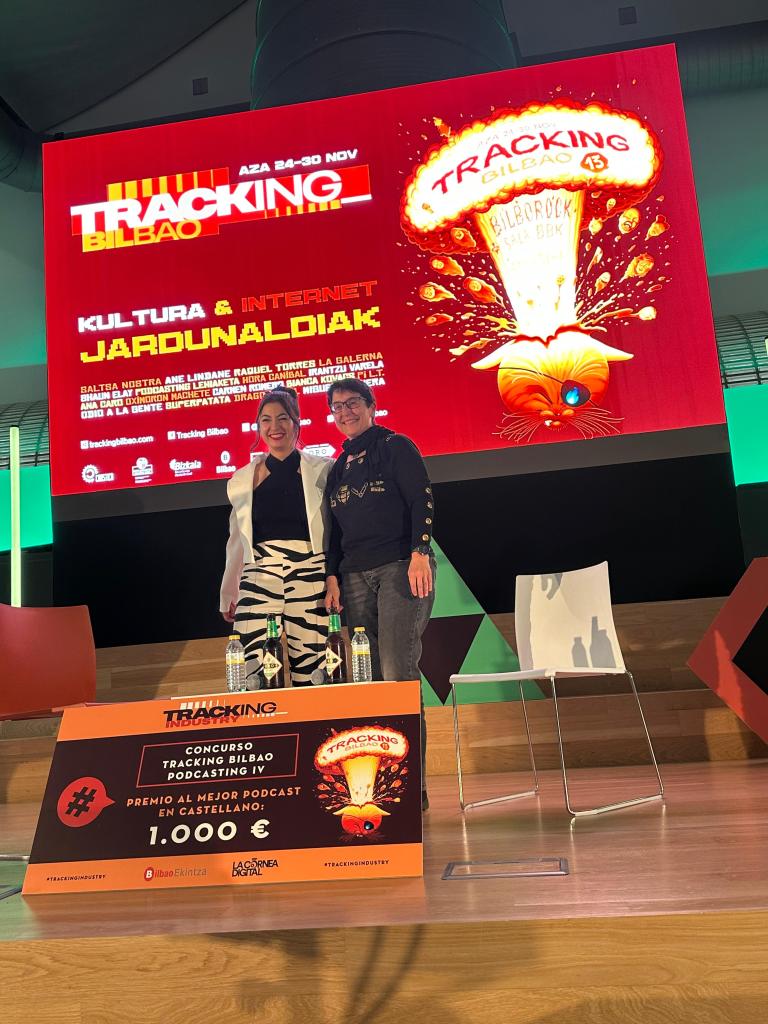 Entrega del premio Tracking Bilbao POdcasting IV al mejor podcast en castellano 